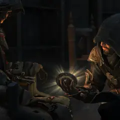 Ezio Auditore z Assassin's Creed Revelations trzyma tajemniczy artefakt, który rozświetla mrok.