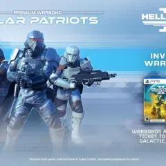 Trzej żołnierze w zbrojach z gry Helldivers 2, pudełko z grą i karta podarunkowa PlayStation.