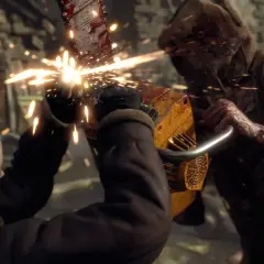 Leon walczy z potworem z piłą łańcuchową w Resident Evil 4 Remake. Iskry sypią się podczas starcia.