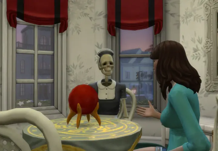 Kościlda z The Sims 4, ubrana jak pokojówka, patrzy na kobietę przy stole z kryształową kulą.