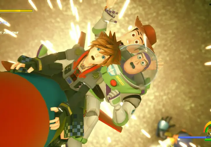 Sora, Buzz Astral i Woody w Kingdom Hearts 3 wpadają na siebie, walcząc z UFO.