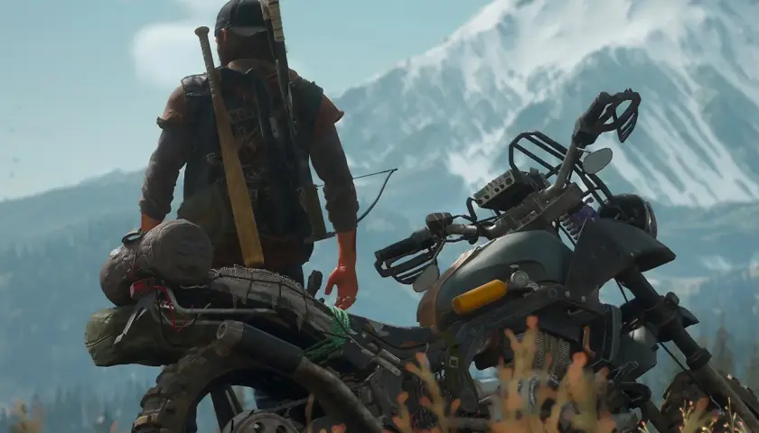 Motocyklista z łukiem i kijem baseballowym na tle gór. Czy będzie Days Gone 2?