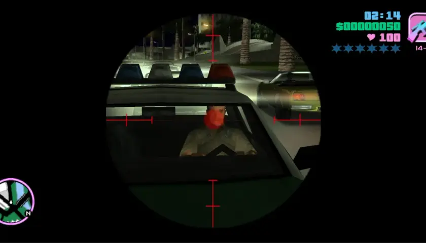 Celownik snajperski w GTA Vice City Online namierza policjanta. Nocna misja w Vice City.