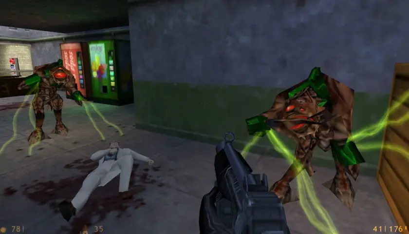 Walka z potworami w Half-Life, idealne fajne gry na słaby pc. Naukowiec leży na ziemi, a wokół niego zielona energia.