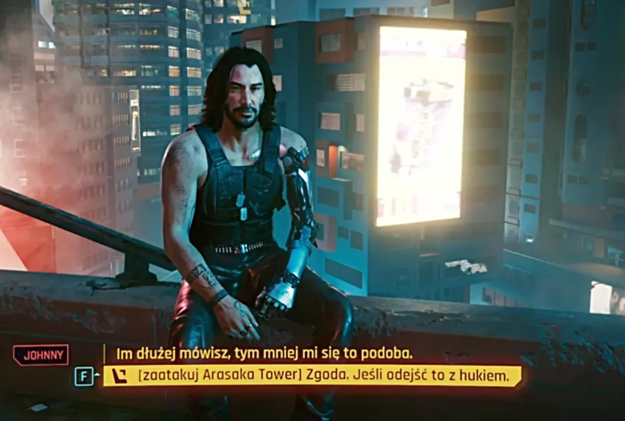 Johnny Silverhand na dachu, rozważa cyberpunk sekretne zakończenie. Miasto nocą, neonowe światła.