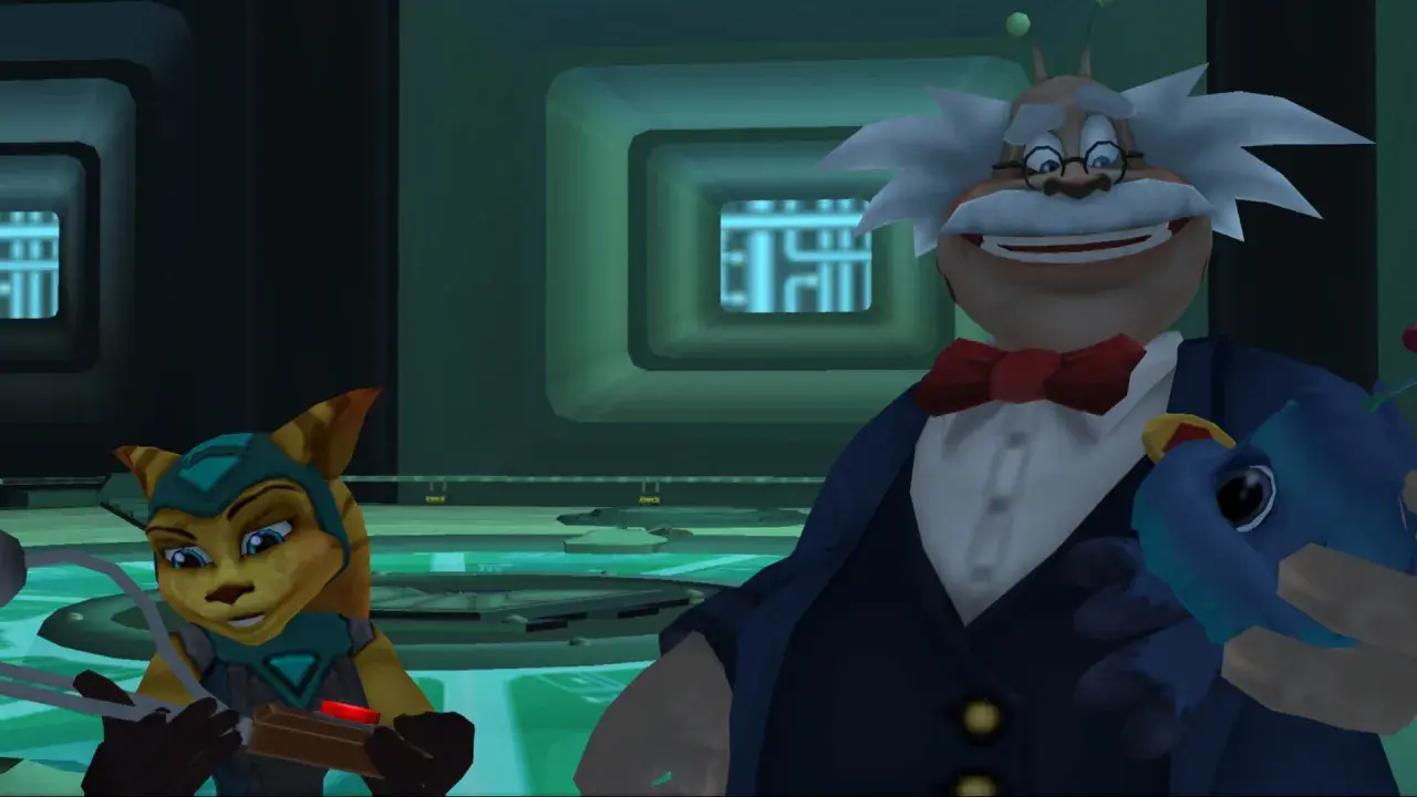 Ratchet i Clank w towarzystwie szalonego naukowca, który trzyma niebieską zabawkę.