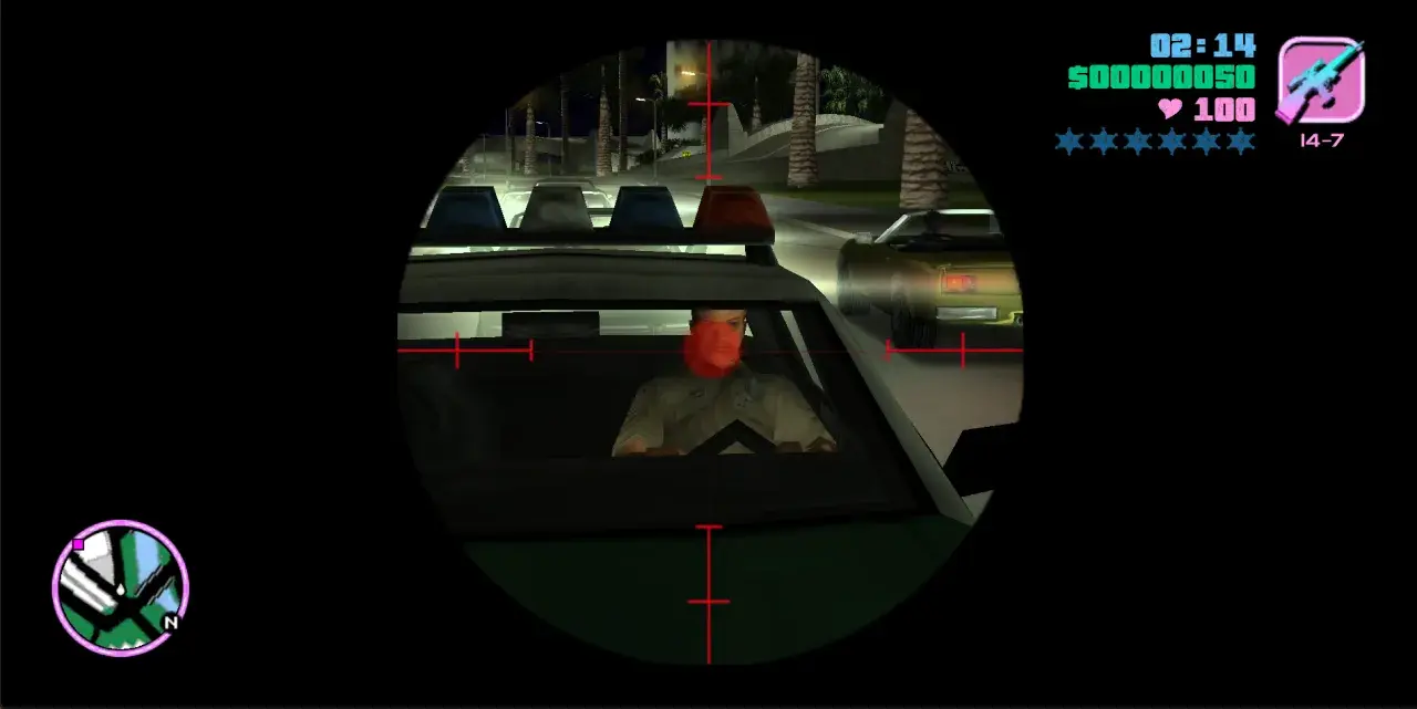 Celownik snajperski w GTA Vice City Online namierza policjanta. Nocna misja w Vice City.