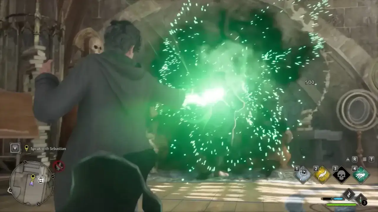 Gracz w Hogwarts Legacy używa zaklęcia Avada Kedavra, które rozświetla pomieszczenie zielonym blaskiem.