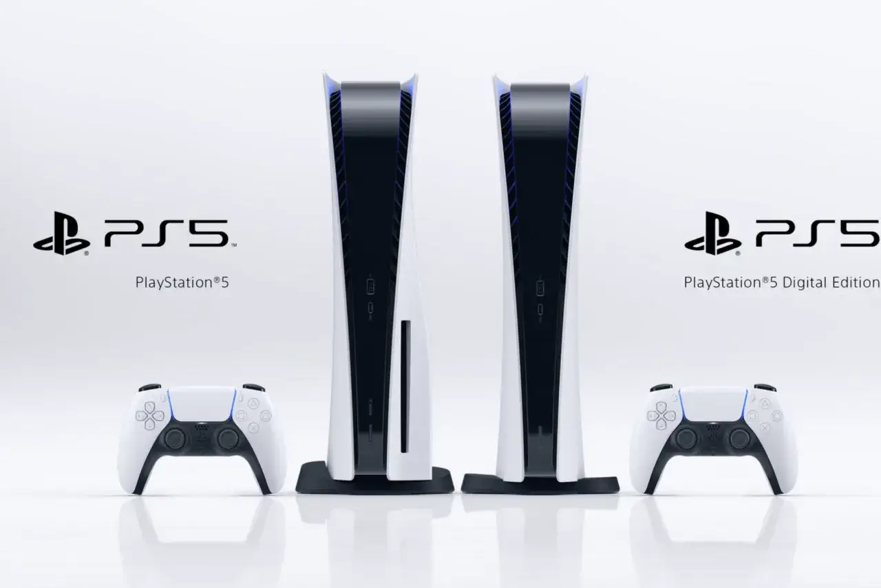 Dwie konsole PlayStation 5 i dwa kontrolery DualSense. Zastanawiasz się, czy gry z PS4 działają na PS5? Tak, większość z nich jest kompatybilna!